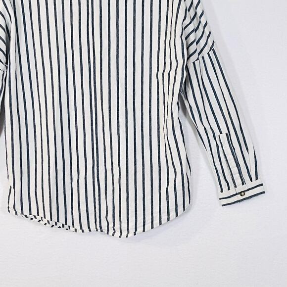 Urban Outfitters Button Down Shirt Womens Small White Gray Striped Embossed - Picture 4 of 11